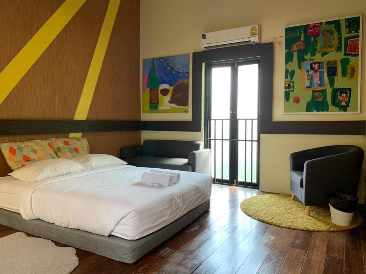Bharani Hostel Bangkok Exterior photo